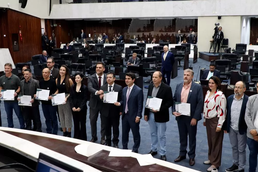 Meteorologistas do Simepar recebem homenagem da Assembleia Legislativa Foto: Denis Ferreira Netto/SEDEST