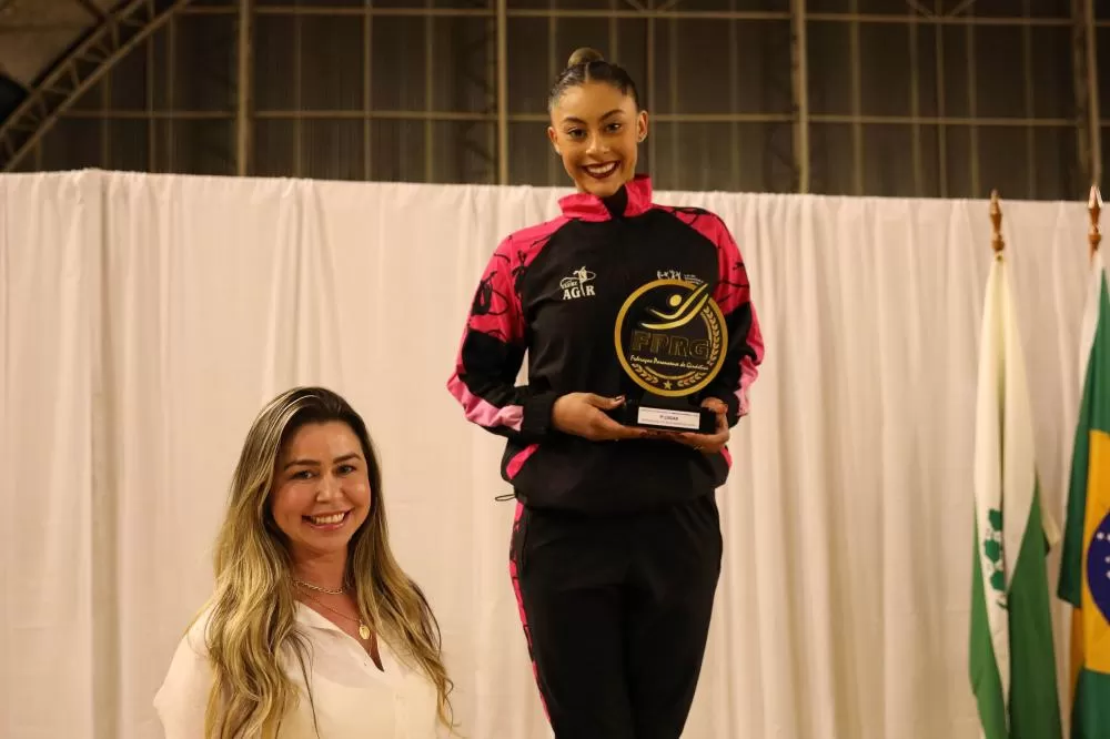 Ginástica Rítmica encanta público no ginásio da Secretaria do Esporte com presença de Barbara Domingos Foto: Flávia Honorato