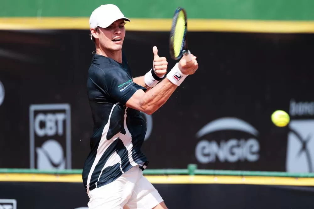 Paranaense de Londrina, o tenista João Bonini, 17 anos, conseguiu um feito ao se classificar para a disputa de três torneios de Grand Slam na categoria sub-17, os mais relevantes em nível internacional. Foto: Gustavo Gomes/LuzPress