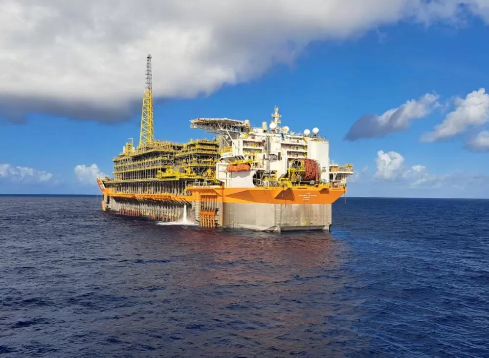 O FPSO Alexandre de Gusmão é a quinta plataforma no campo de Mero e tem capacidade para produzir 180 mil barris de óleo por dia, além de comprimir e reinjetar 12 milhões de m³ de gás diários
