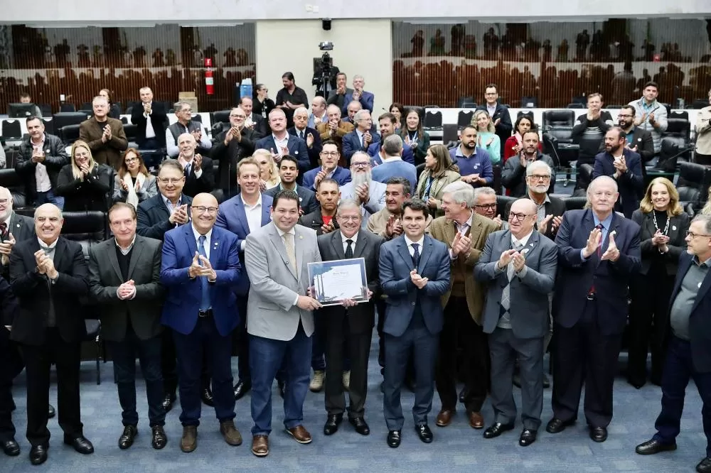 Solenidade ocorreu na noite desta segunda-feira (2), no Plenário da Casa. Créditos: Rogério Machado/Alep