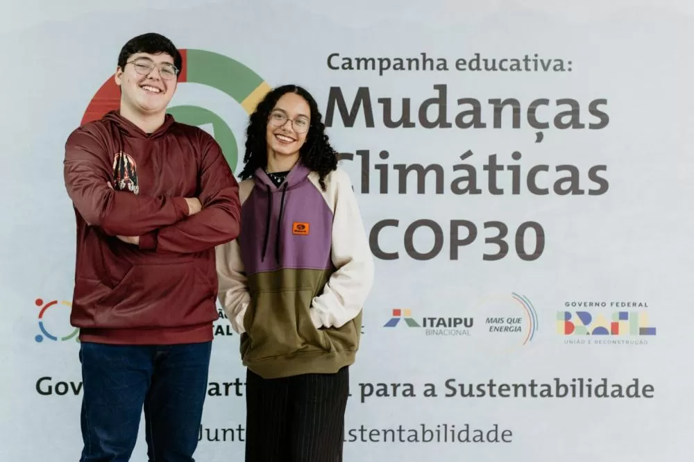 Isabele Vieira Batista e Adrian Danilo, estudantes de Ciências Biológicas na UENP.