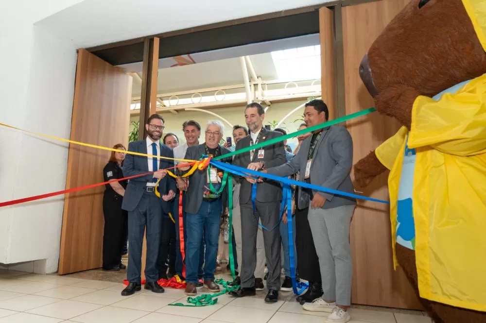 Gerente da Divisão de Iniciativas de Turismo da Itaipu, Aline Teigão; diretor jurídico Luiz Fernando Delazari; diretor-geral Enio Verri e diretor de Turismo do Itaipu Parquetec, Yuri Benites. Fotos: Sara Cheida/Itaipu Binacional.