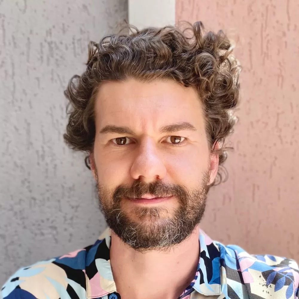  Professor do curso de cinema da Unespar, Alexandre Rafael Garcia é criador e coordenador a série “Dicionário de Cinema”) - CRÉDITO: Arquivo pessoal