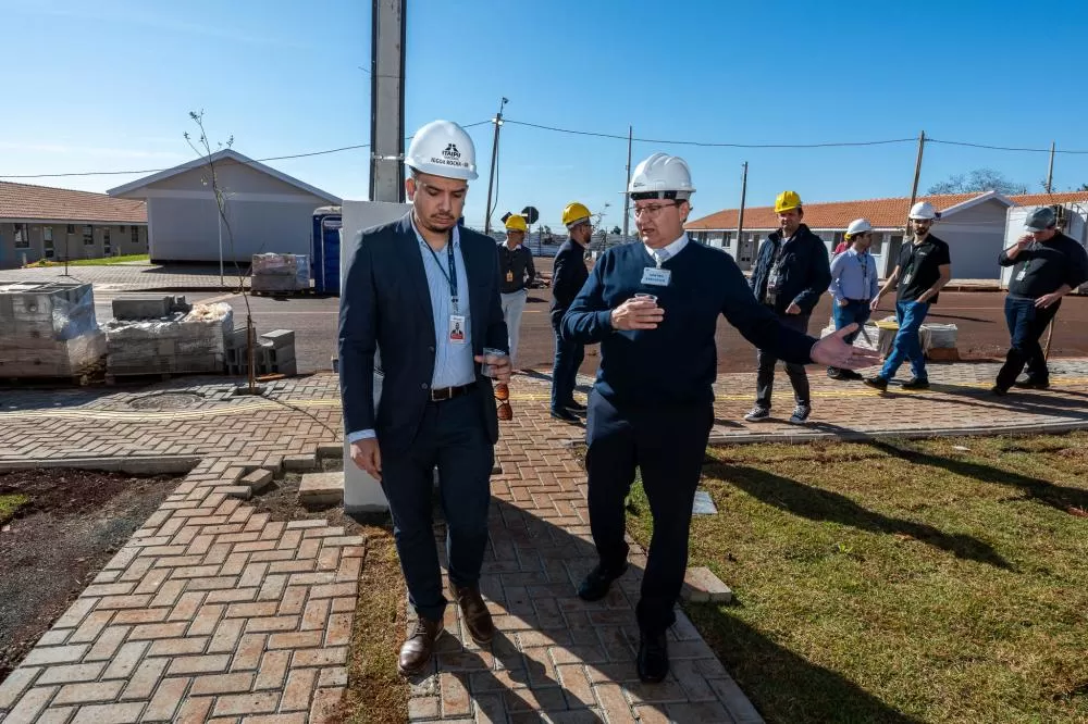 Diretor administrativo da Itaipu, Iggor Gomes Rocha e presidente do CREA/PR, engenheiro agrônomo Clodomir Luiz Ascari.. Crédito das fotos: Rafa Kondlatsch/Itaipu Binacional.
