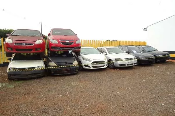 DER/PR vai leiloar 1.046 sucatas de veículos divididas em 103 lotes em julho Foto: DER-PR