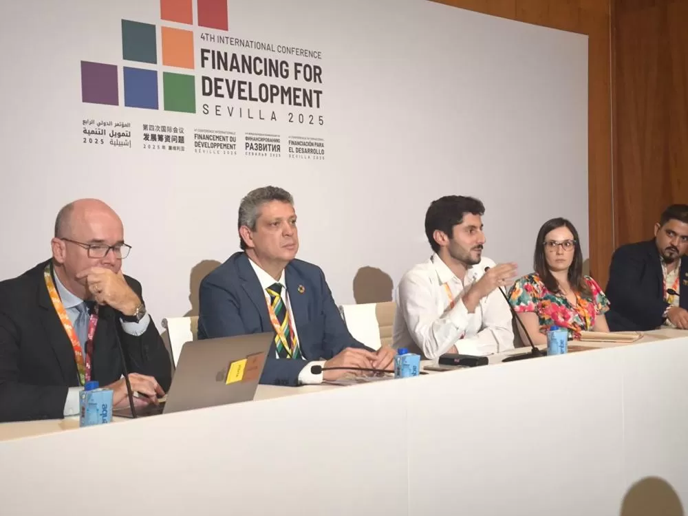 Ministro Márcio Macedo (segundo da esquerda para direita) participa de painel. Foto: Romeu de Bruns/Itaipu.