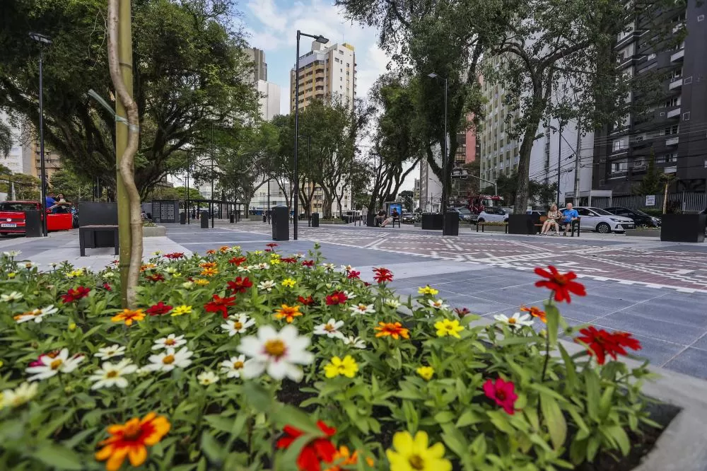 Nota Paraná: prêmios de R$ 100 mil e R$ 50 mil são sorteados para Curitiba - Praça da Ucrânia, no bairro Bigorrilho em Curitiba Foto: Daniel Castellano/Arquivo da Prefeitura de Curitiba