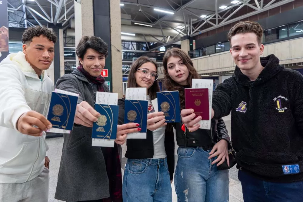 Estudantes paranaenses embarcam para Portugal para participar de programa internacional Foto: Lucas Fermin/SEED