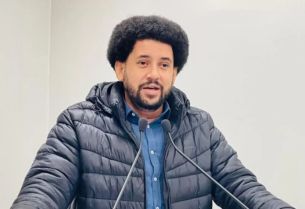 O vereador FERNANDO NÈGRE esta convocando a todas (os) para a entrevista de imprensa as 15 horas, que irá ocorrer na câmara de vereadores no gabinete 13.