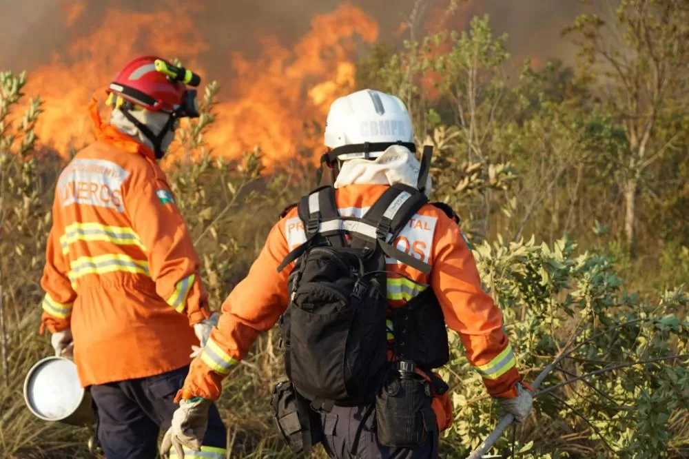 Dias secos e de sol aumentam risco de incêndios causados por balões no Paraná Foto: CBMPR