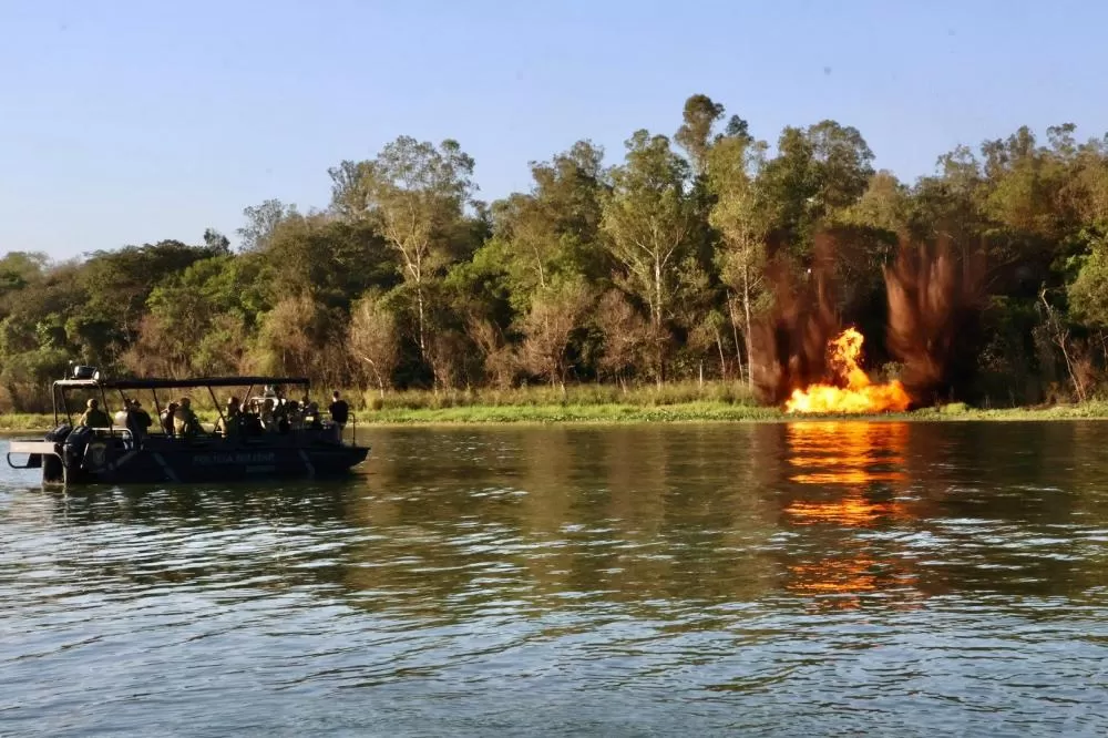Ação integrada desativa porto clandestino usado para o tráfico na fronteira com o Paraguai Foto: SESP