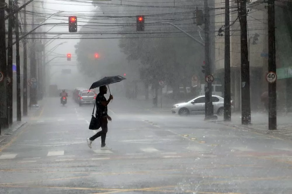 Após domingo marcado por chuva e ventos de mais de 70 km/h, frio vai voltar ao Paraná Foto: Gilson Abreu/AEN