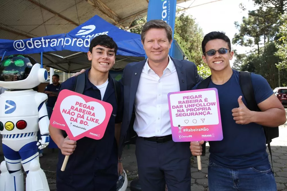 Educação para o trânsito. Ensinar salva vidas. Ação no Colégio Estadual Paulo Leminski em Curitiba Foto: Giuliano Gomes/Detran