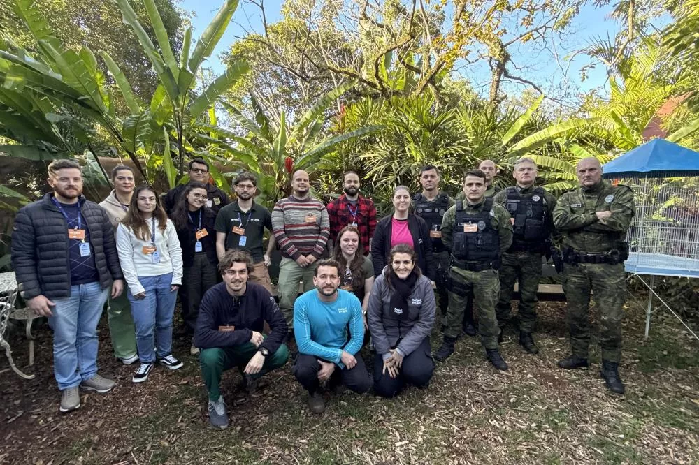 Técnicos do Instituto Água e Terra das regionais de Foz do Iguaçu, Cascavel e Francisco Beltrão passaram por uma capacitação com profissionais do Parque das Aves. Foto: IAT