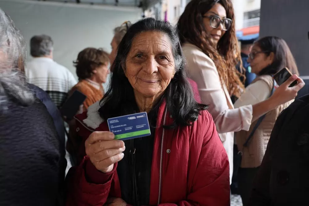 Mais de 14 mil pessoas idosas já emitiram carteira para viajar sem custo nos ônibus entre cidades Foto: SEMIPI-PR