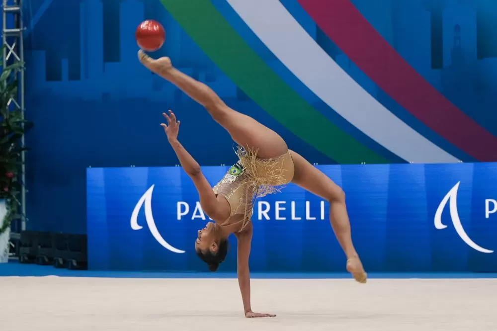 Paranaense Bárbara Domingos conquista melhor resultado da história do Brasil no Mundial de Ginástica Rítmica Foto: Confederação Brasileira de Ginástica