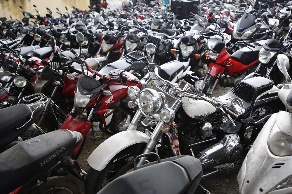 Detran-PR vai leiloar 148 veículos e 4,4 mil toneladas de materiais ferrosos na semana que vem Foto: Giuliano Gomes/DETRAN-PR