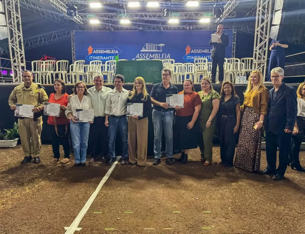 Bazana entrega homenagens na Itinerante de Bandeirantes