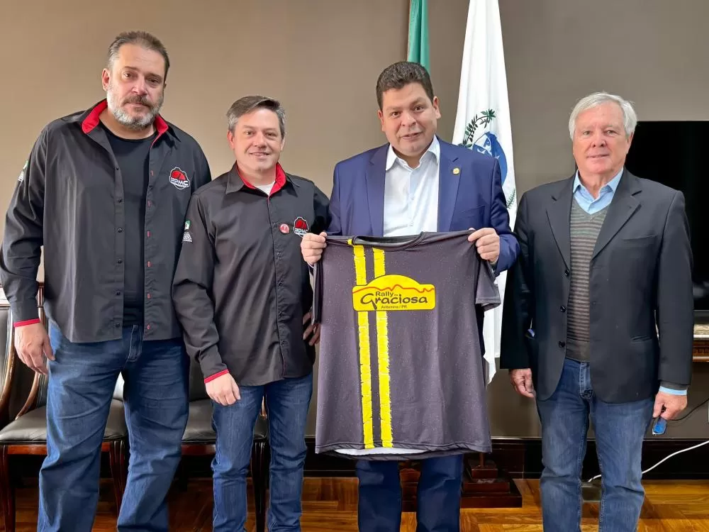 O reconhecimento assegura a continuidade e a preservação do Rally da Graciosa como manifestação cultural do Paraná. Créditos: Divulgação/Assessoria Parlamentar Marcelo Maronesi, secretário RPMC; Leonardo Zettel, presidente do RPMC, Gugu Bueno e Paulo Lemo