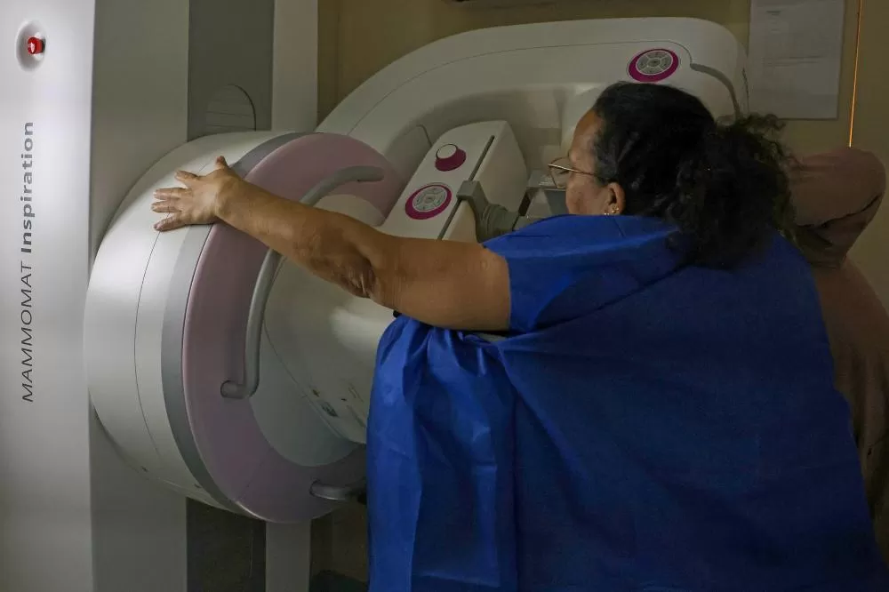 Cuidados na menopausa: SUS oferece consultas e apoio à saúde da mulher no Paraná Foto: José Cruz/Agência Brasil