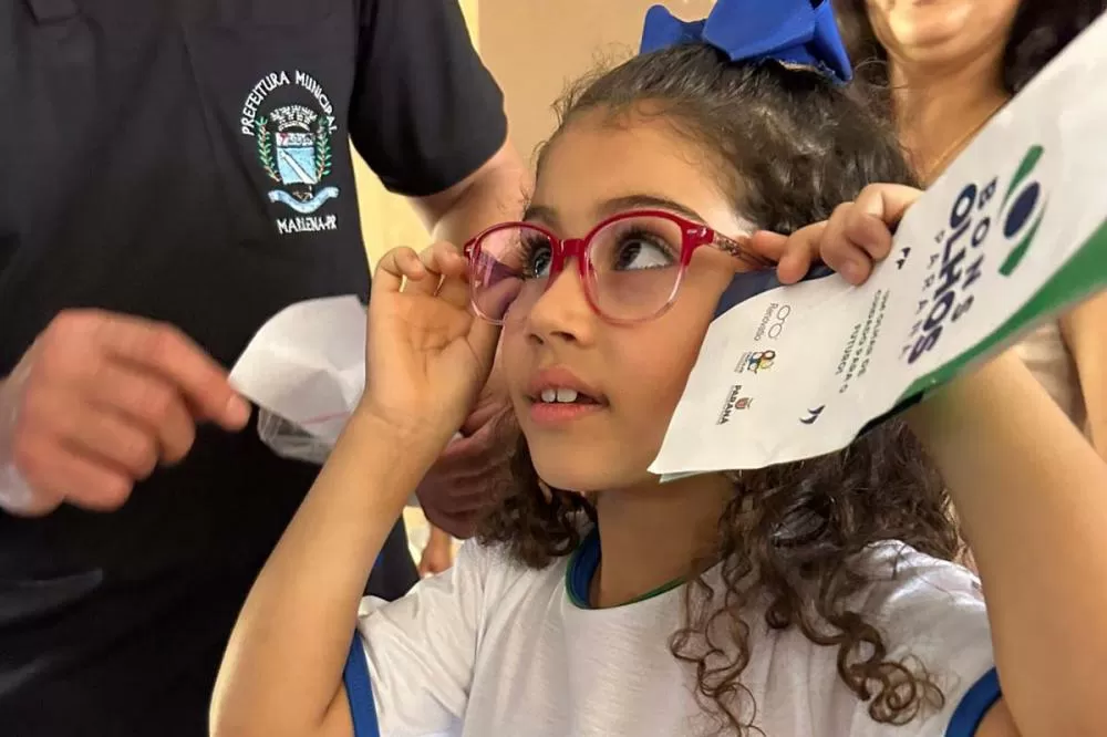 Programa Bons Olhos Paraná entrega mais 622 óculos a estudantes da região Noroeste Foto: SEMIPI