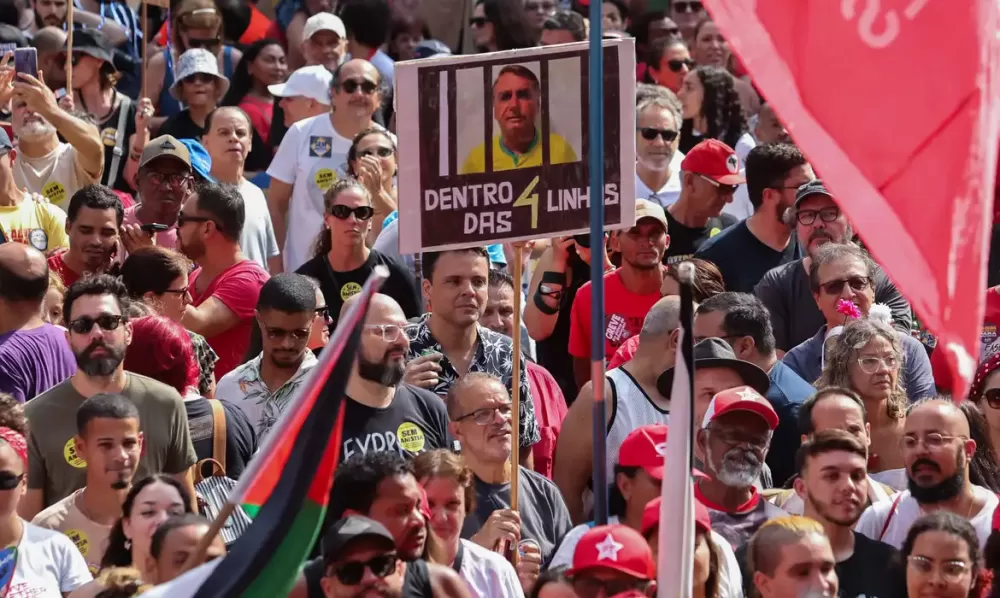 Estão marcados para este domingo (21), em, ao menos, 30 cidades e 22 capitais, protestos contra a Proposta de Emenda à Constituição (PEC) da Blindagem, como ficou conhecido o projeto aprovado pela Câmara na última terça-feira (16). A proposta, na prática,