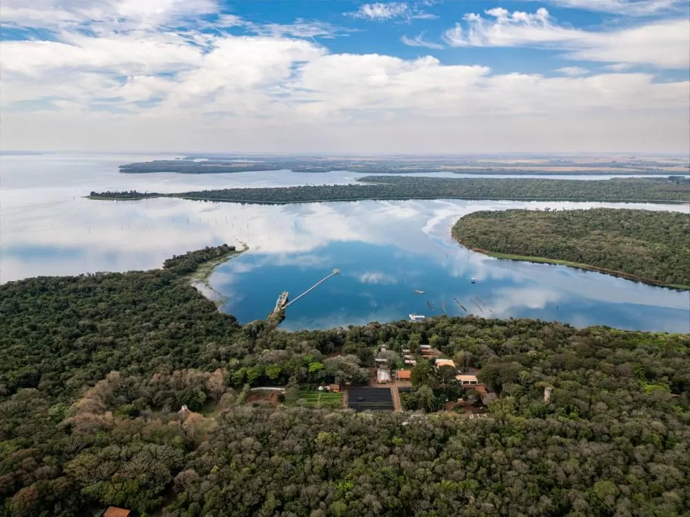 A faixa de proteção do reservatório tem extensão de 2,9 mil km no Brasil e no Paraguai, com 208 m de largura, em média. Foto: William Brisida/Itaipu Binacional