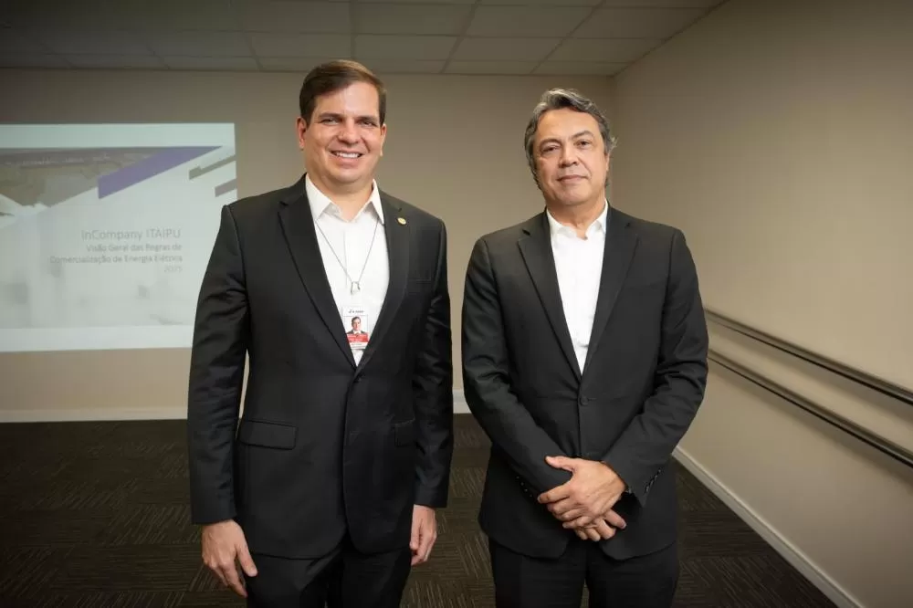 Diretor financeiro executivo da Itaipu, André Pepitone e o presidente do Conselho de Administração da CCEE, Alexandre Ramos.Fotos: Rubens Fraulini/Itaipu Binacional. 