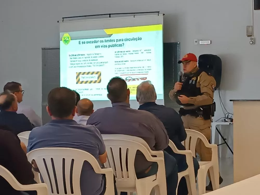 Palestras sobre circulação de maquinário agrícola