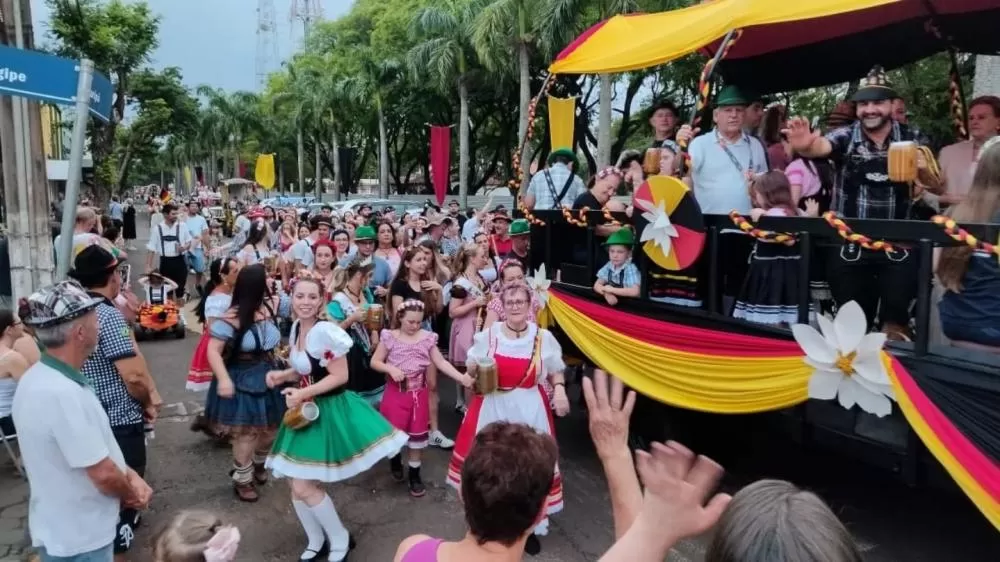 Um espetáculo de cores e tradição na Oktoberfest de Marechal Cândido Rondon
