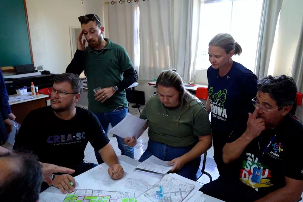 Engenheiros já mapearam 80% das casas danificadas por tornado em Rio Bonito do Iguaçu Foto: Arnaldo Neto/AEN
