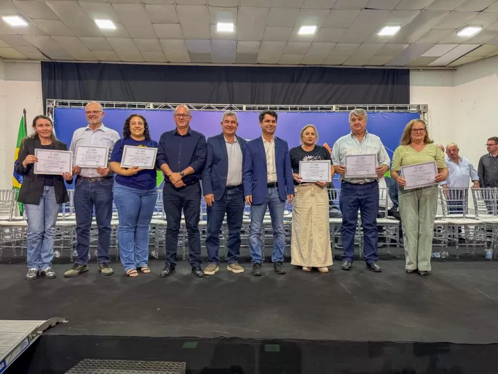 Deputado Bazana participa da Assembleia Itinerante em Pato Branco e presta homenagens a APAEs e lideranças regionais