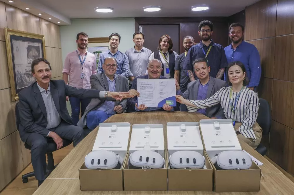 Carretas da Inovação agora contam com óculos de realidade virtual para educação ambiental Foto: Daniel Castellano/SEDEST-PR