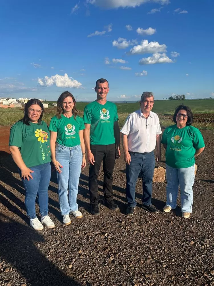 Deputado Bazana com representantes da Apae de Kaloré