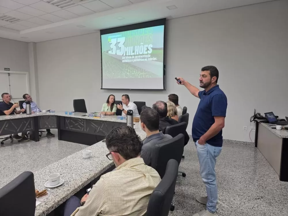 Gestores municipais apresentam investimentos para diretores da Acimacar