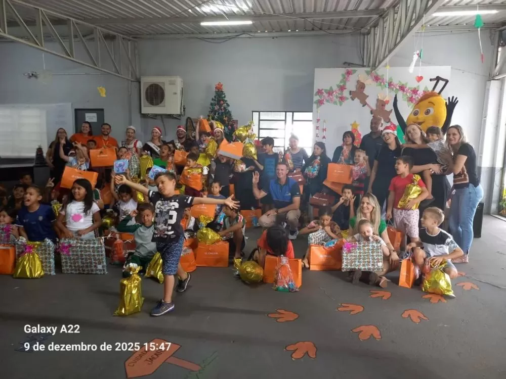 Secretaria de Assistência Social promove momento especial de Natal no CAF