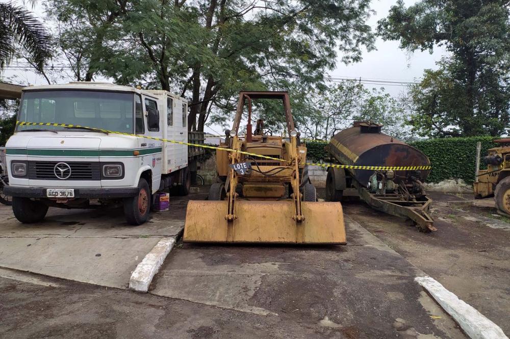 DER/PR vai doar mais de 250 equipamentos e veículos pesados a prefeituras Foto: DER-PR