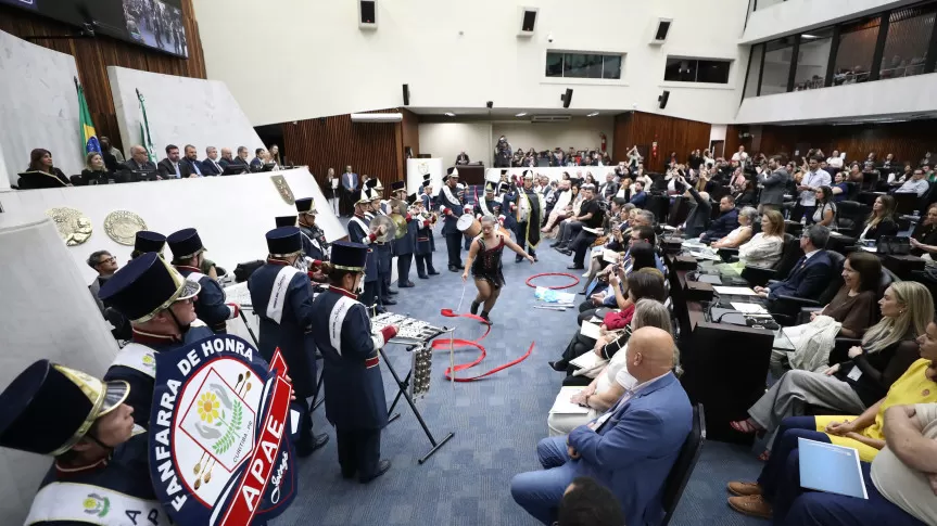 Solenidade lotou o Plenário da Casa na tar desta quarta-feira (17). Créditos: Orlando Kissner/Alep