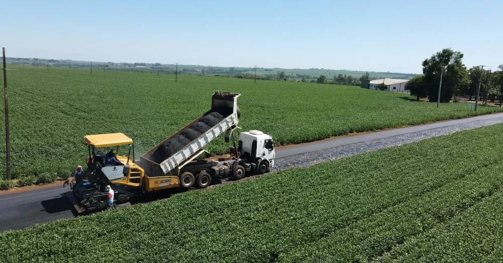 Finalizada a primeira etapa da obra de pavimentação asfáltica na Linha Bandeirantes