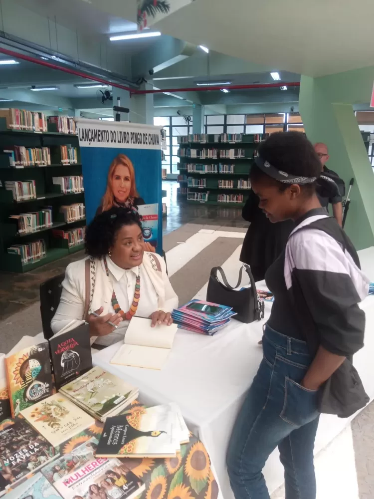 Biblioteca da Unioeste Cascavel celebra edição natalina com Sarau, Arte e Lançamentos Literários
