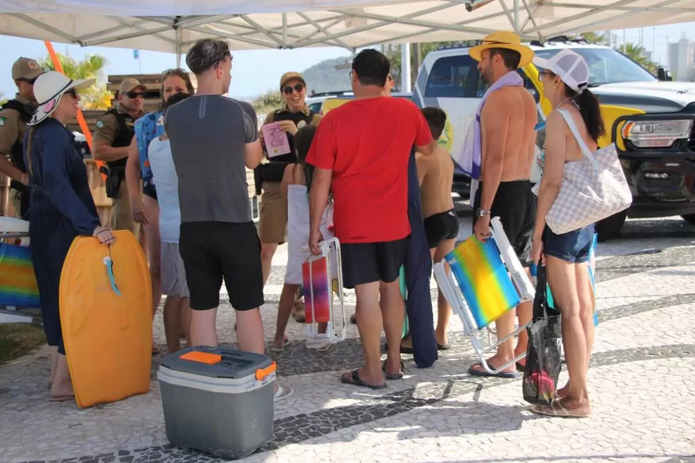 Verão Maior: PMPR promove ação de conscientização contra a violência doméstica e importunação sexual