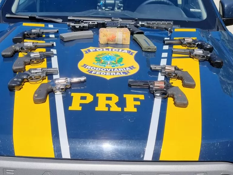 PRF apreende fuzil com mira holográfica e 9 revólveres em Londrina (PR)