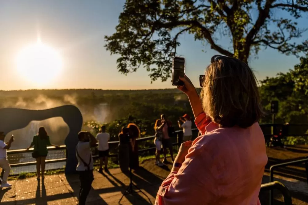 Com 1 milhão, Paraná recebe maior número de turistas estrangeiros da história em 2025