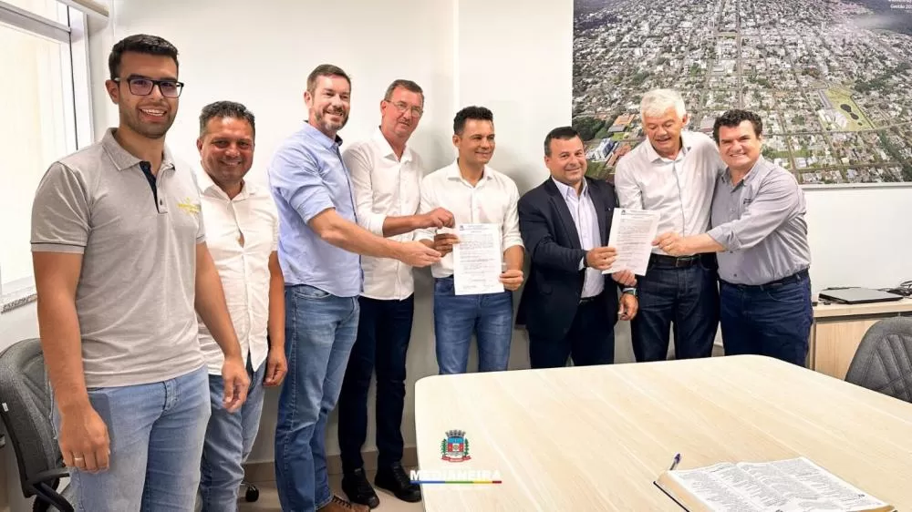 Com a ordem de serviço assinada, empresa já pode começar as obras. Fotos: Divulgação.