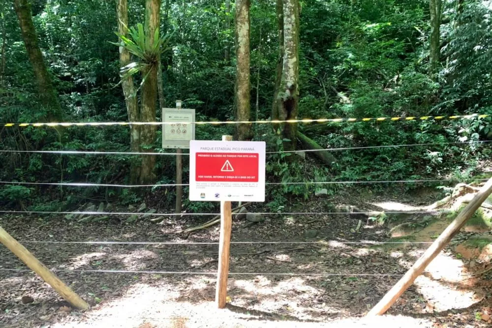 IAT fecha dois acessos irregulares no Pico Paraná para reforçar a segurança Foto: IAT