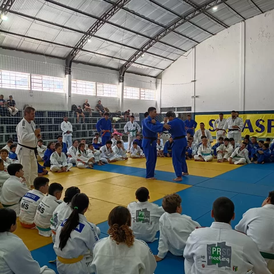 Judocas rondonenses participam de evento em Curitiba