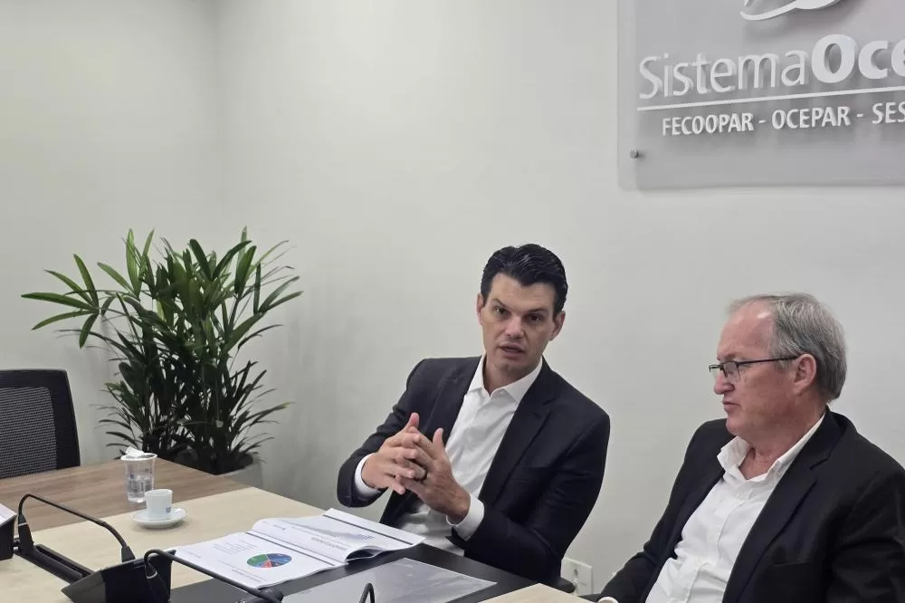 Copel e Ocepar alinham estratégias para atender demandas de cooperativas. Na foto, Presidente da Copel Daniel Slavierio e do Sistema Ocepar José Roberto Ricken Foto: Gisele Barão/Sistema Ocepar