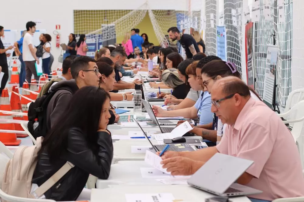 Mutirão Emprega Mais oferece 2 mil vagas e atende mais de mil pessoas em Curitiba Foto: SETR