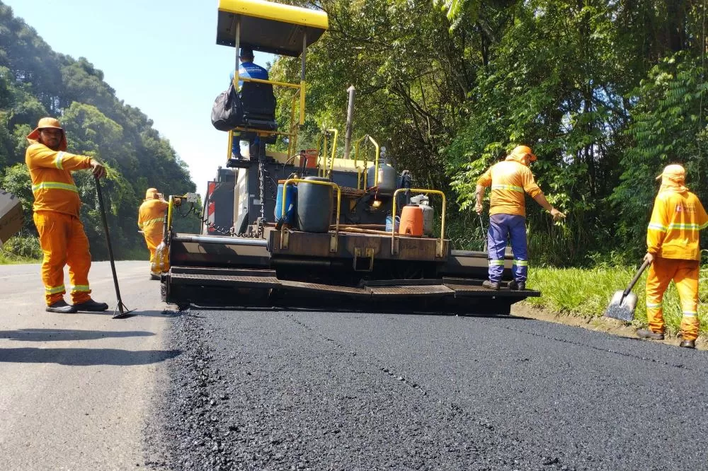 R$ 4 bilhões: Estado firma contratos para conservação do pavimento de rodovias Foto: DER